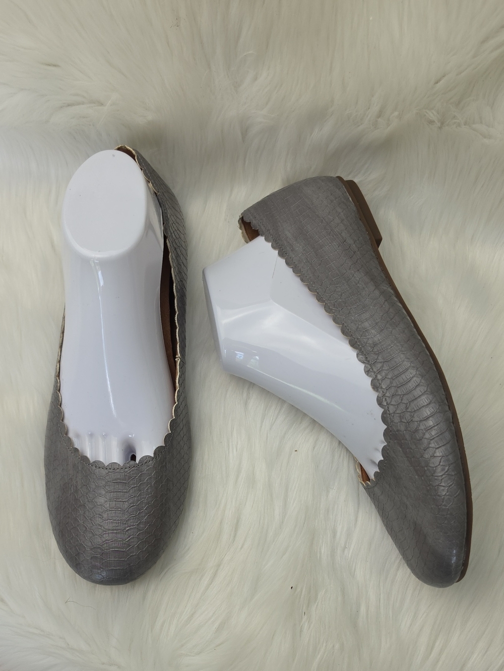 VIONIC Julieta Gray Silver Snakeskin Embossed Scalloped Comfort Ballet Flats 10